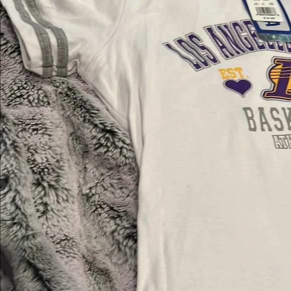 Women’s LA Lakers Short Sleeve Shirt - Picture 5 of 9